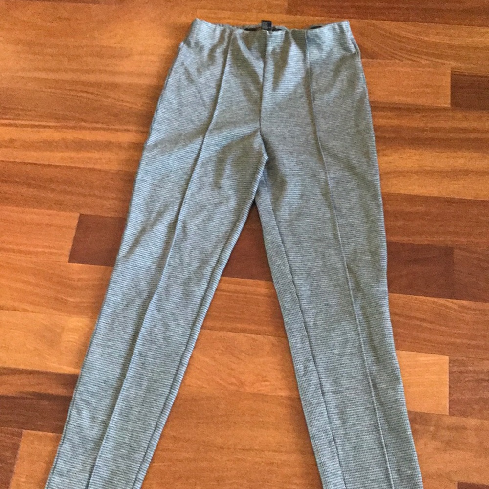Black and white designed stretchy pants